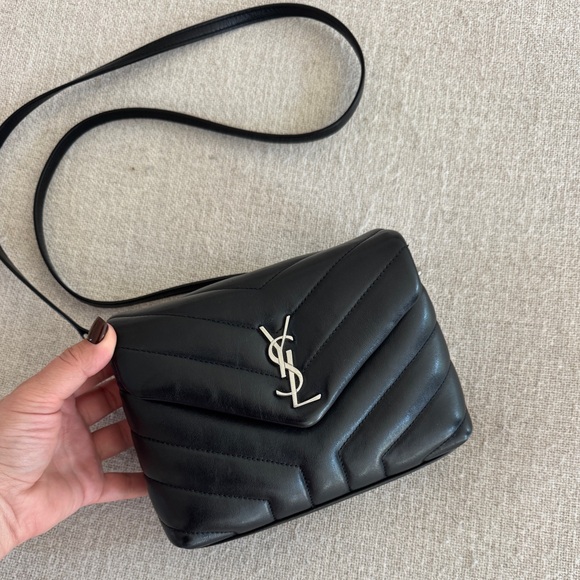 Saint Laurent Black Loulou Toy quilted leather shoulder bag - Picture 2 of 13
